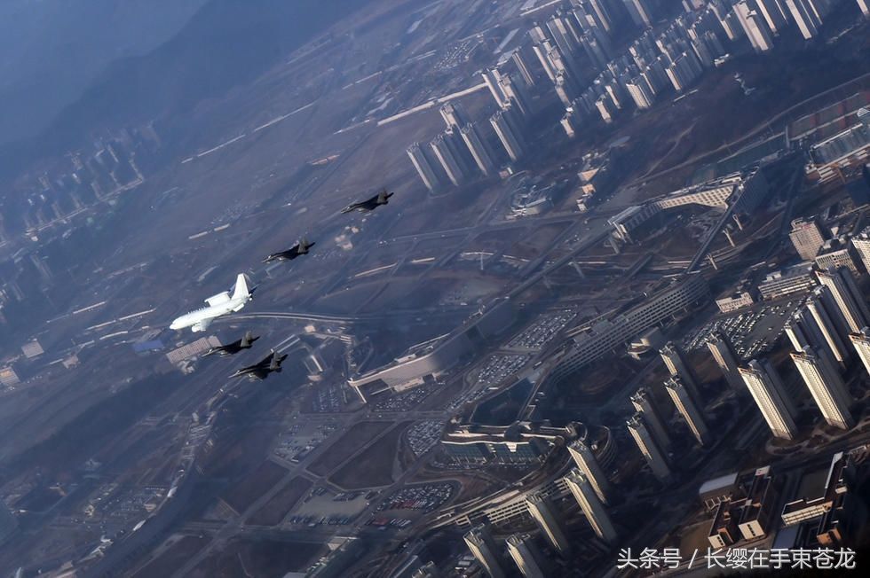 韩国预警机率F-15K及FA-50战机巡逻飞行美图