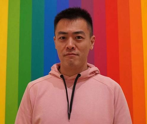 刘銮雄儿子被曝新恋情，女方小他十岁其貌不扬，还是何超莲校友