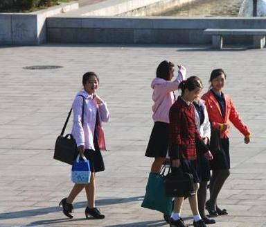 朝鲜女人最喜欢的这种鞋子，在中国人看来却已经过时！