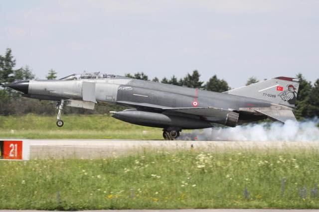 土耳其终极F4战机突发事故,号称终结者曾自