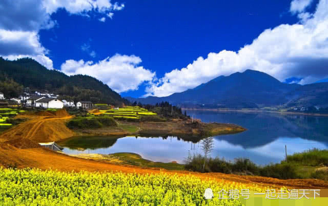中国最美乡村：江西婺源，这里10万亩油菜花开了，如同天上人间