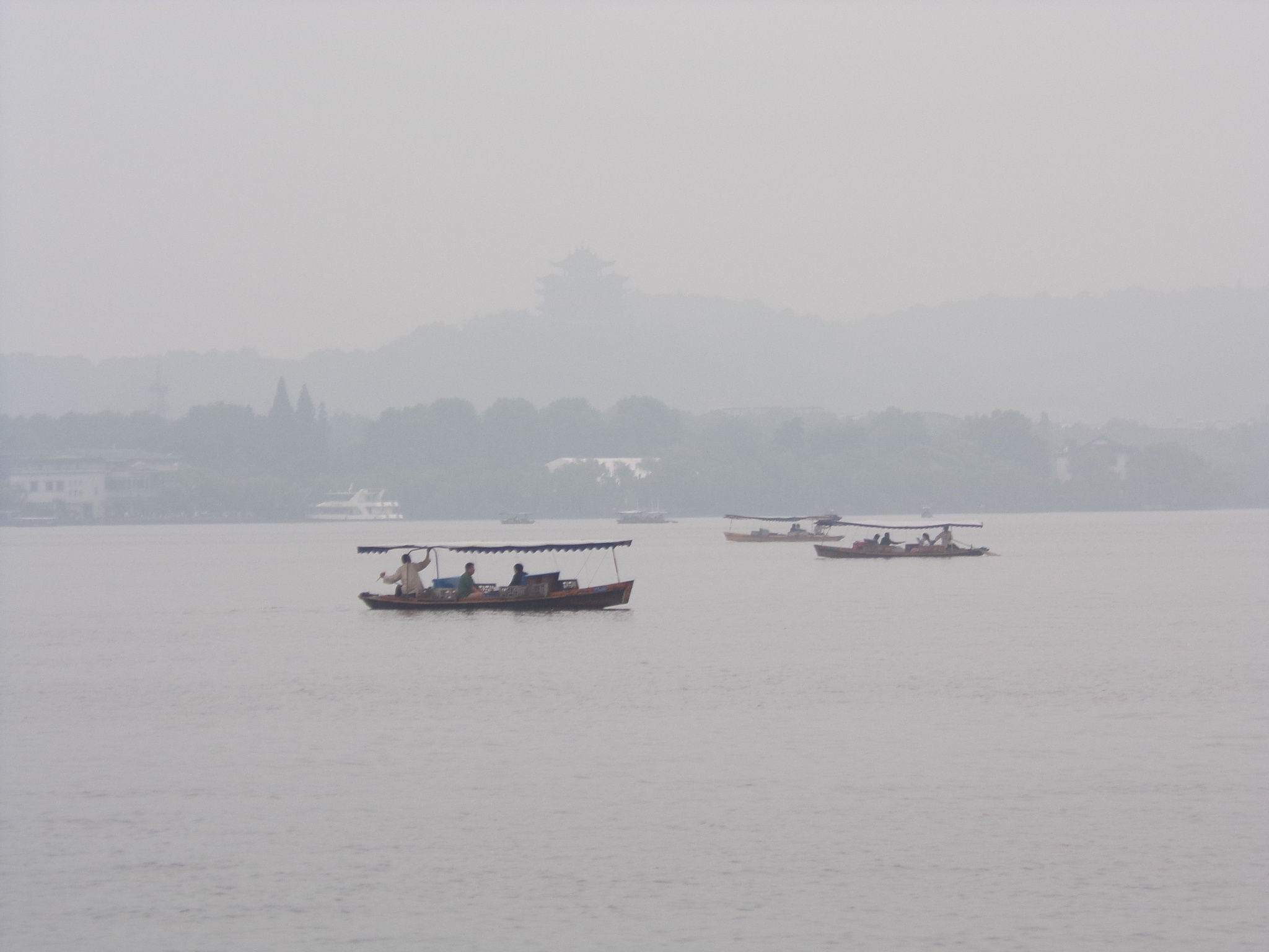 杭州西湖美景,晴湖不如雨湖雨湖不如雾湖,雨中西湖朦胧如诗如画