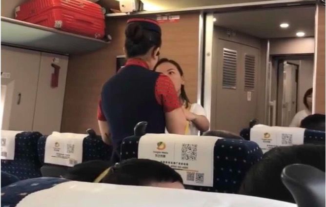 女乘客拒绝查票气哭乘务员 武汉铁路:旅客已被