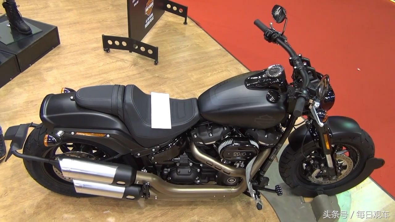 车展实拍2018款哈雷肥霸,外形相当威猛!