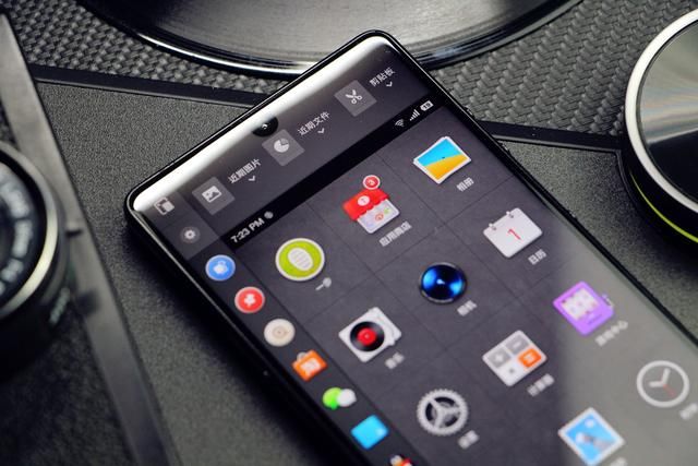 坚果最新手机 t0120140ff06fe65d71.jpg