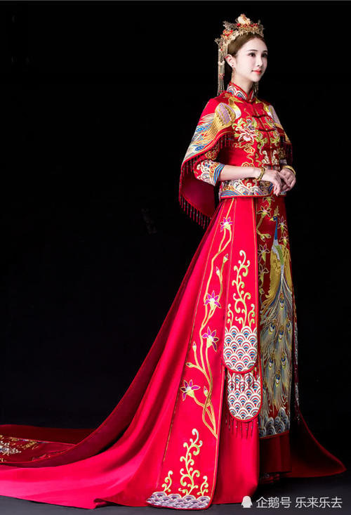 中式婚礼凤冠霞帔,保守不失华丽,穿最美的衣服