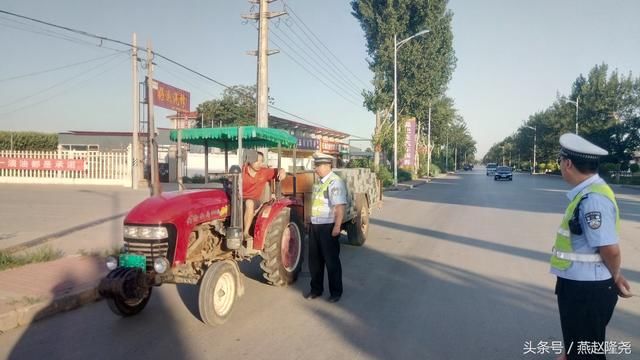 蓝天保卫战;治理机动车尾气污染隆尧交警在行