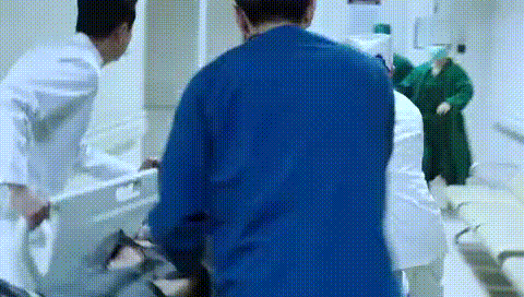 说他是《急诊科医生》里的颜值担当,不如说他是最出乎