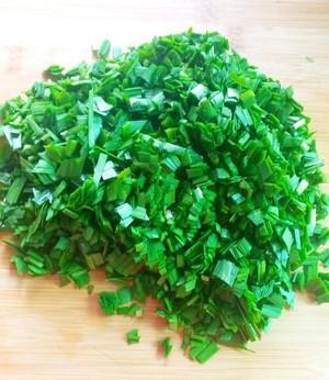 韭菜盒子这样做,调馅不出水,皮薄馅又香,比买的