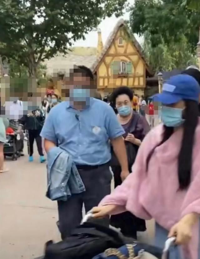 伊能静穿皮草逛街引风波,她发文嘲讽网友不识货很可怜