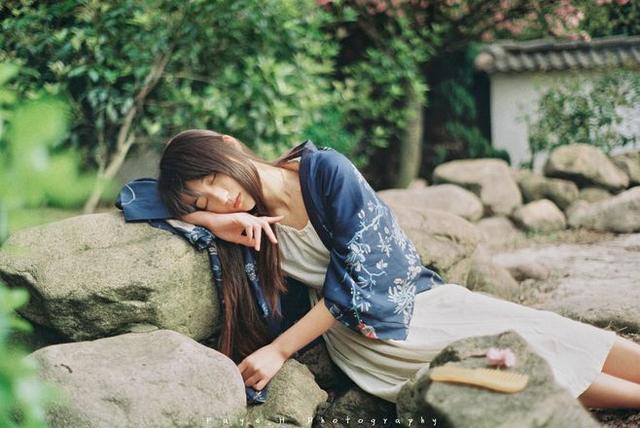 花落纷纷衣染香，涵芳流年花梦嫣