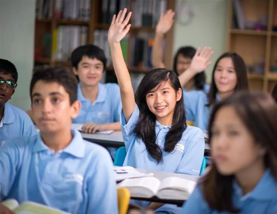 怎么才能当上国际学校的老师 t0121a5ce0ea2674e5b.jpg