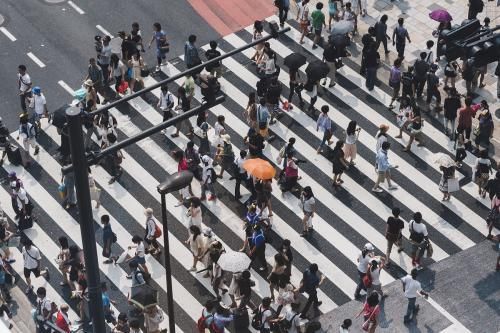 节假日出行人太多，这些行车小技巧要牢记