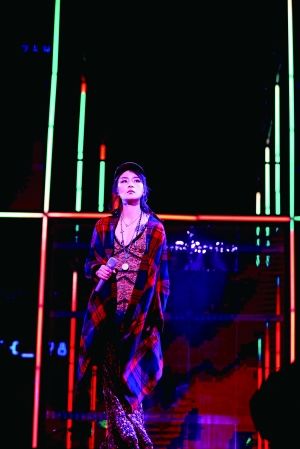 周笔畅出道第12年个唱首场《永昼》