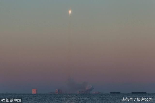 SpaceX的火箭又升空了，这次夹带的私货是下一代互联网的星星之火