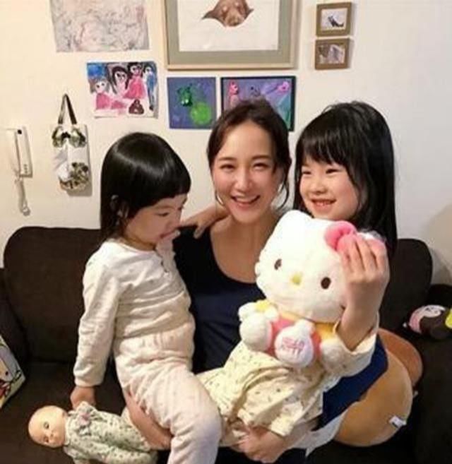 8年婚姻正式破灭！又一女星宣布离婚！2个女儿还蒙在鼓里