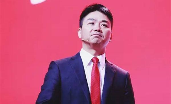 看马云如何评价刘强东当村长,一句话评价,引得