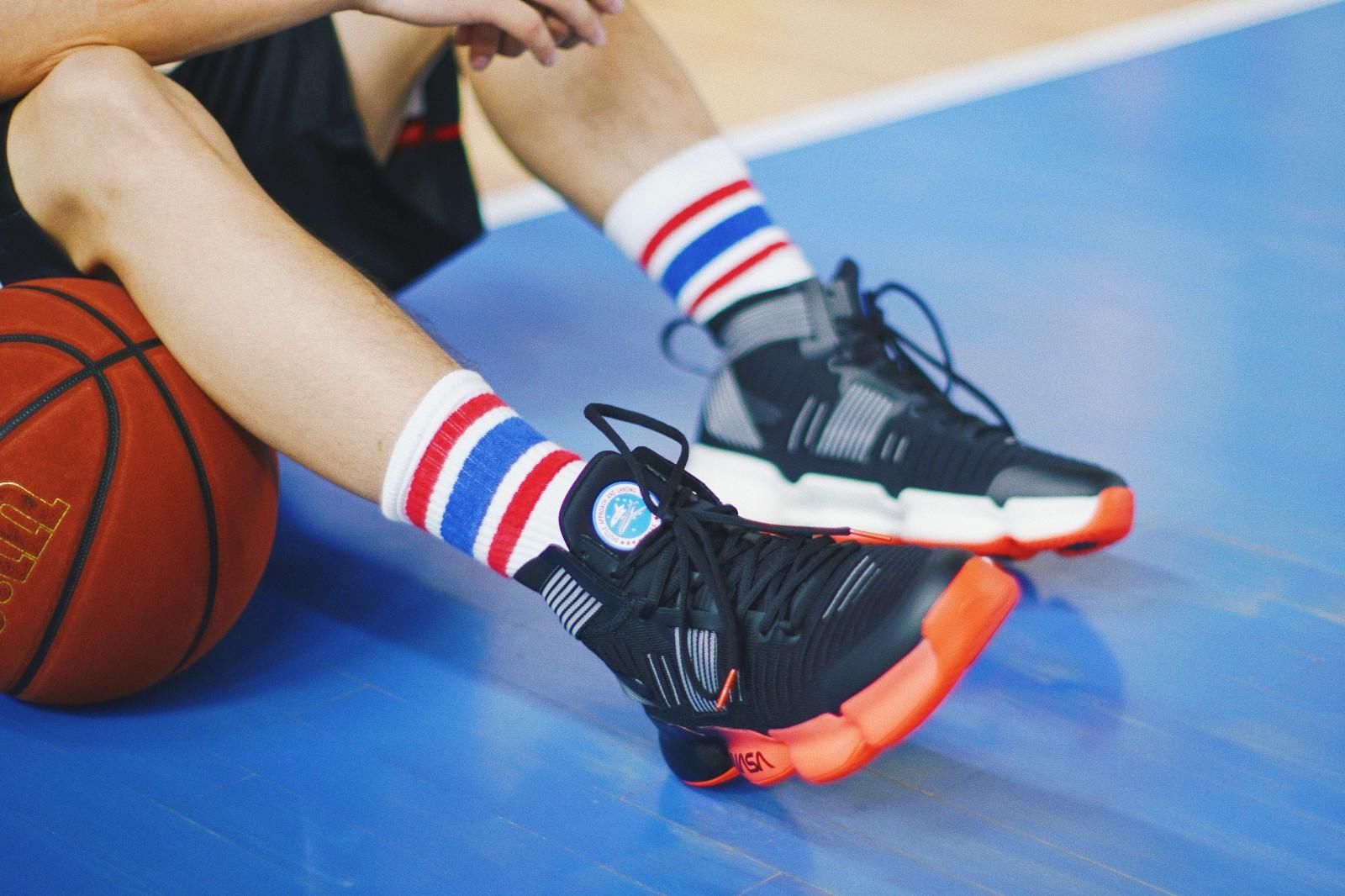 球鞋90秒第五十期--安踏 SEEED 御空篮球鞋