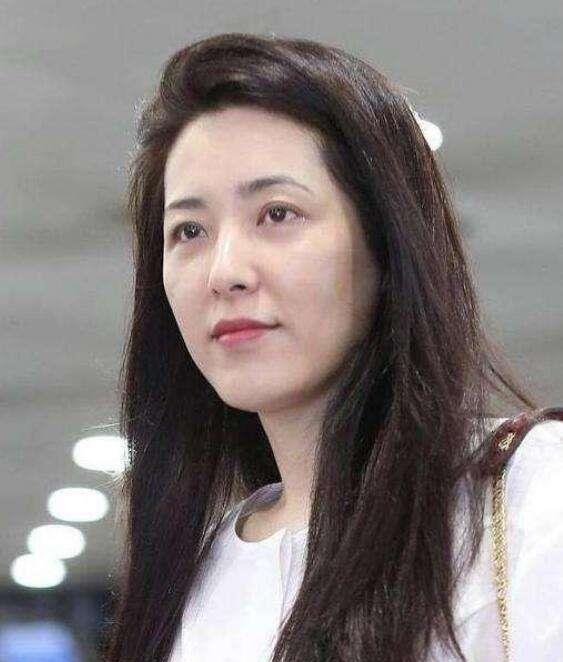 曾黎41岁也老了, 脸部开始变松弛, 美得太真实 御匾会国际娱乐