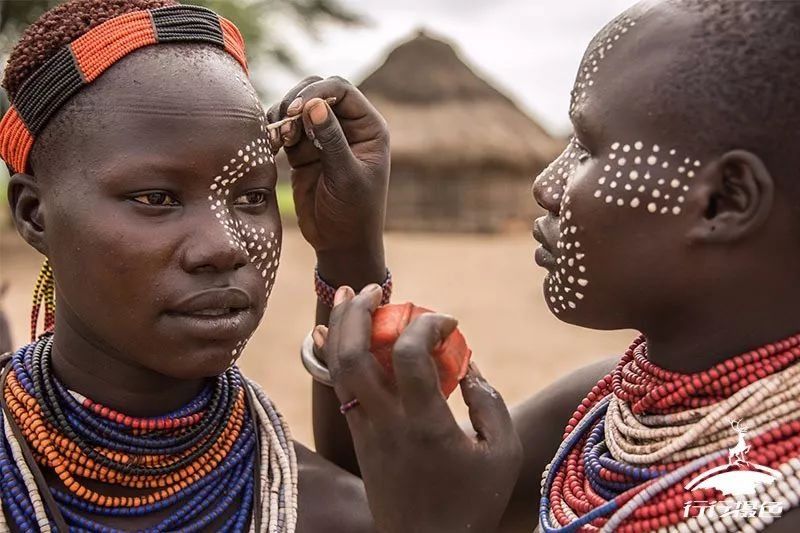 她保留着世界上最原始的部落文化，你对她了解多少?