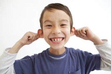 爱耳日谈预防,哒哒英语全平台无耳机化保护孩