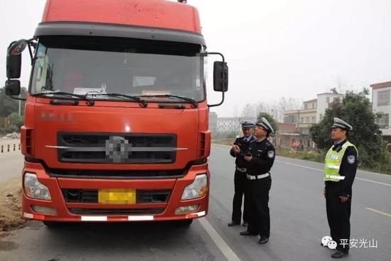 光山交警重拳打击伪造 变造机动车驾驶证行为