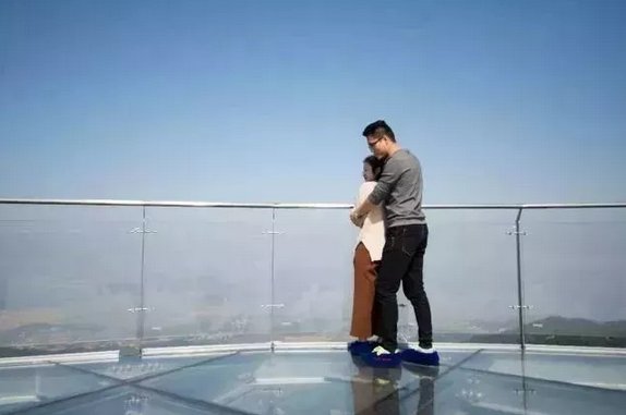 比张家界玻璃栈道刺激520倍！心形玻璃栈道超想去！