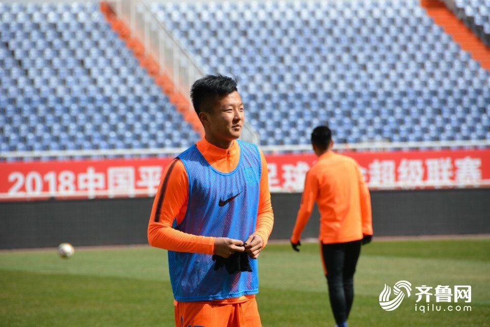 国足与鲁能U23热身赛封闭进行 传李霄鹏现场