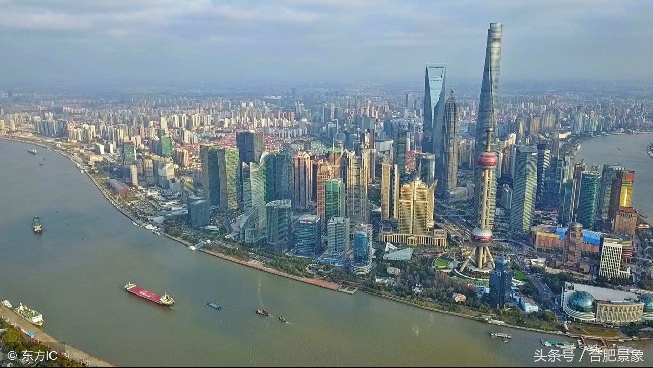 中国第一高楼:上海中心大厦，城市天际线，超高层地标式摩天大楼