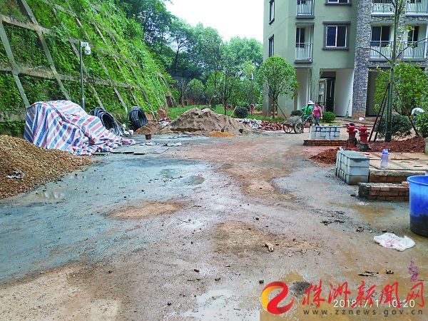 临时道路没路灯,消防设施还在施工 康桥小镇业