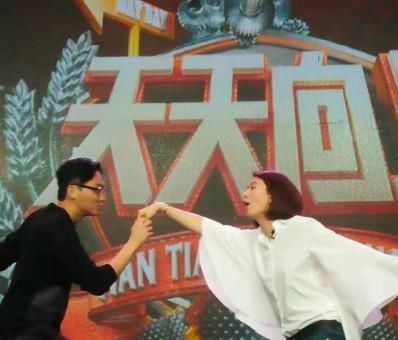 甜!张智霖节目曝与袁咏仪的疯狂岁月,一起27年