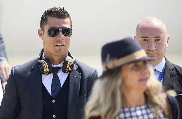 戴上耳机就摇头晃脑,世界杯球星赛前都喜欢听