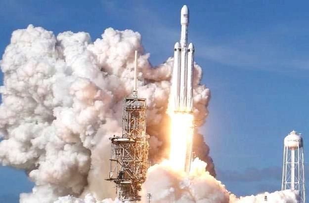 人类不断向宇宙发射航天器，地球质量是不是在减少?运行受影响吗