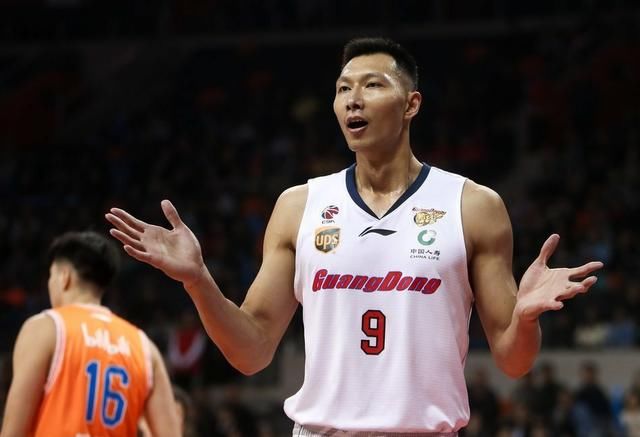 CBA爆闻:广东再换外援,易建联又获殊荣,周琦最