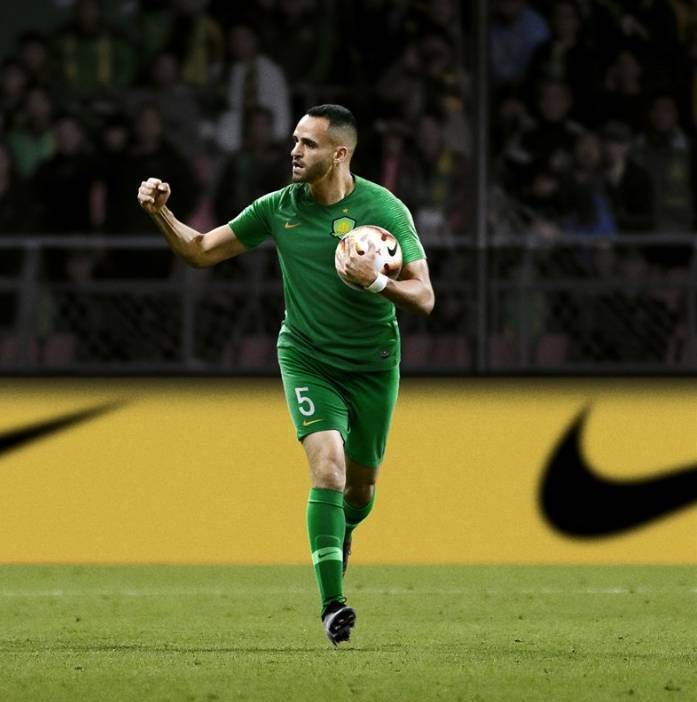 中超4强新赛季主场球衣曝光,惨遭网友吐槽:有