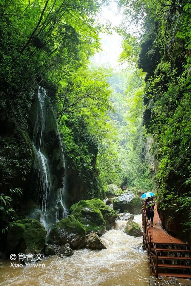 这个绵延十多公里的大地缝,以奇秀雄险幽著称,在云南都很少见