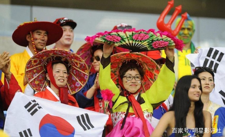 韩国网友痛批卷福种族歧视!双手合十、鞠躬