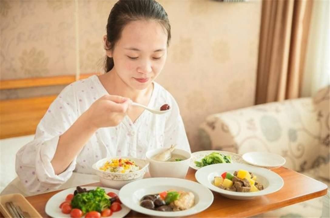 秦海璐36岁生下巨婴症儿子，如今5年过去，孩子长成了这样