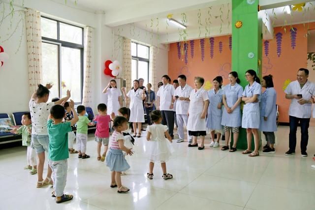 关爱儿童慈善行宿迁市同仁医院为福利院儿童献