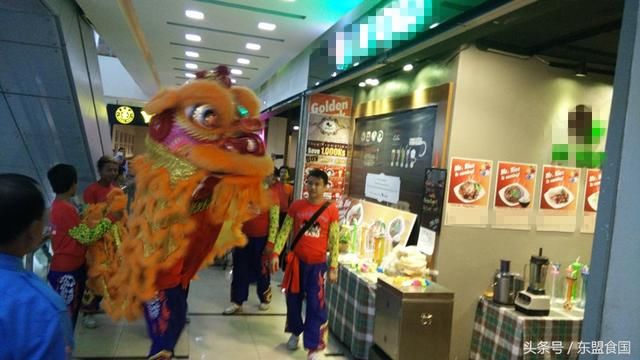 我在缅甸开餐馆26\/春节年夜饭给服务员发红包每人两千元！