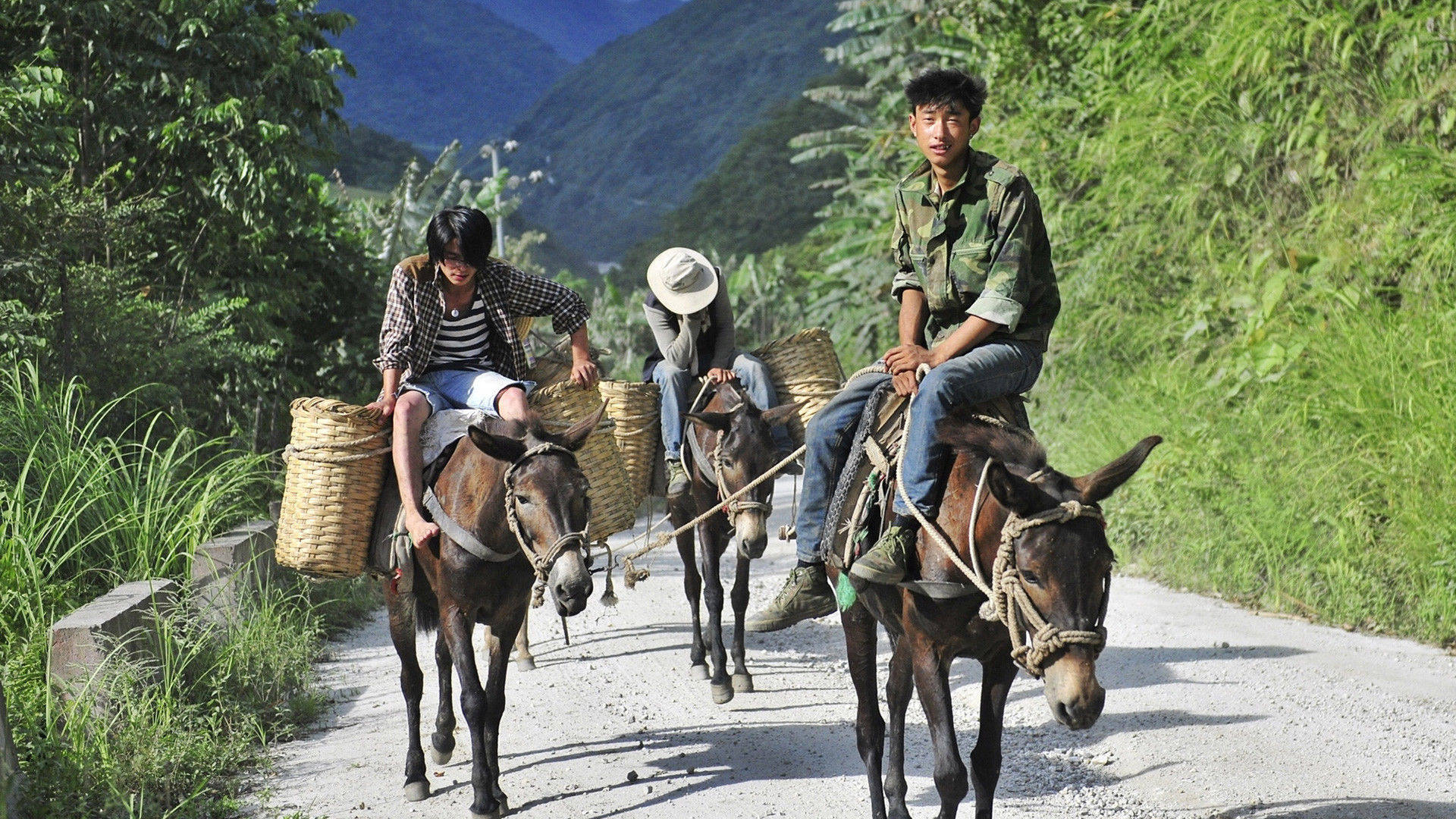 我国最艰险的道路，修路过程中有两百人牺牲，开车一次就报废