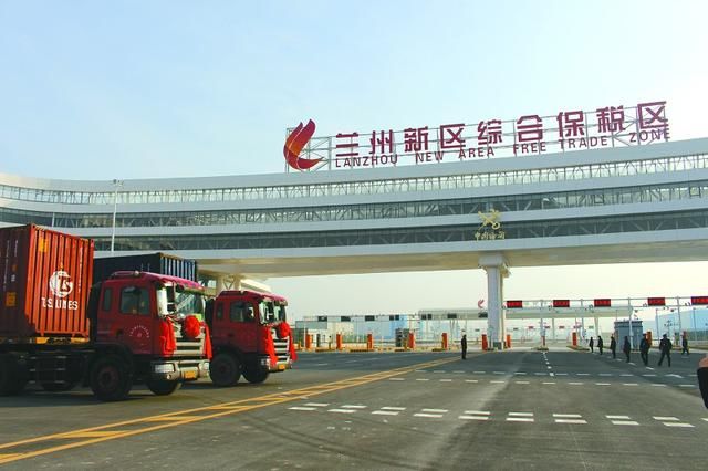 兰州九钢职工在原工会主席的带领下参观兰州新区及国源粮油市场
