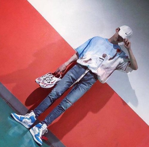 白敬亭沉迷对角线构图?不不不 他是为了显摆他的鞋.