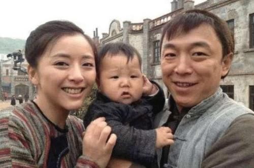 她被黄渤追求13年，成名后对她依旧不离不弃，如今45岁被黄渤宠上天！
