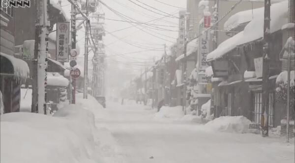 日本雪情严重 局部积雪超过4米