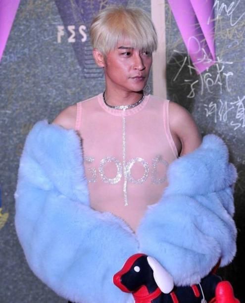 机场照被嘲辣眼睛,陈志朋不怒反晒照喊话:衣服