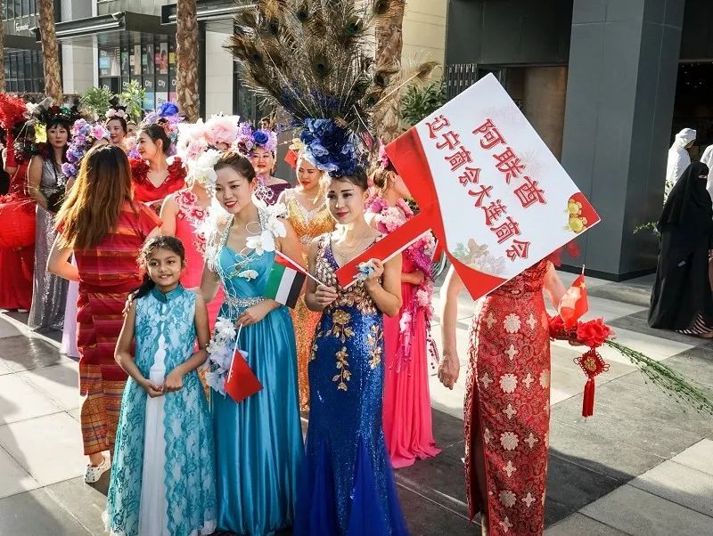 【多图】我在现场 | 春节千人大巡游，迪拜史上最大规模中国新年