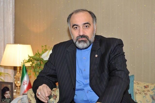 伊朗里亚尔遭遇断崖式贬值，民众都在排队抢购美元