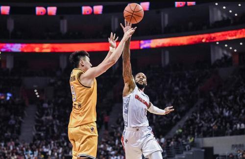 三旬老汉!易建联领衔CBA最佳防守名单 成唯一