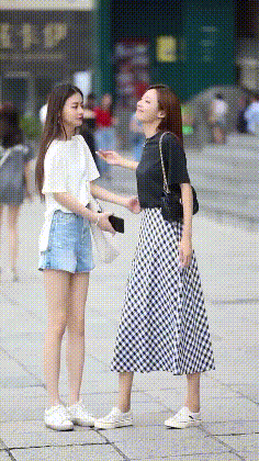 搞笑GIF:追我的可多了,随便挑个殷勤点,丑一点的
